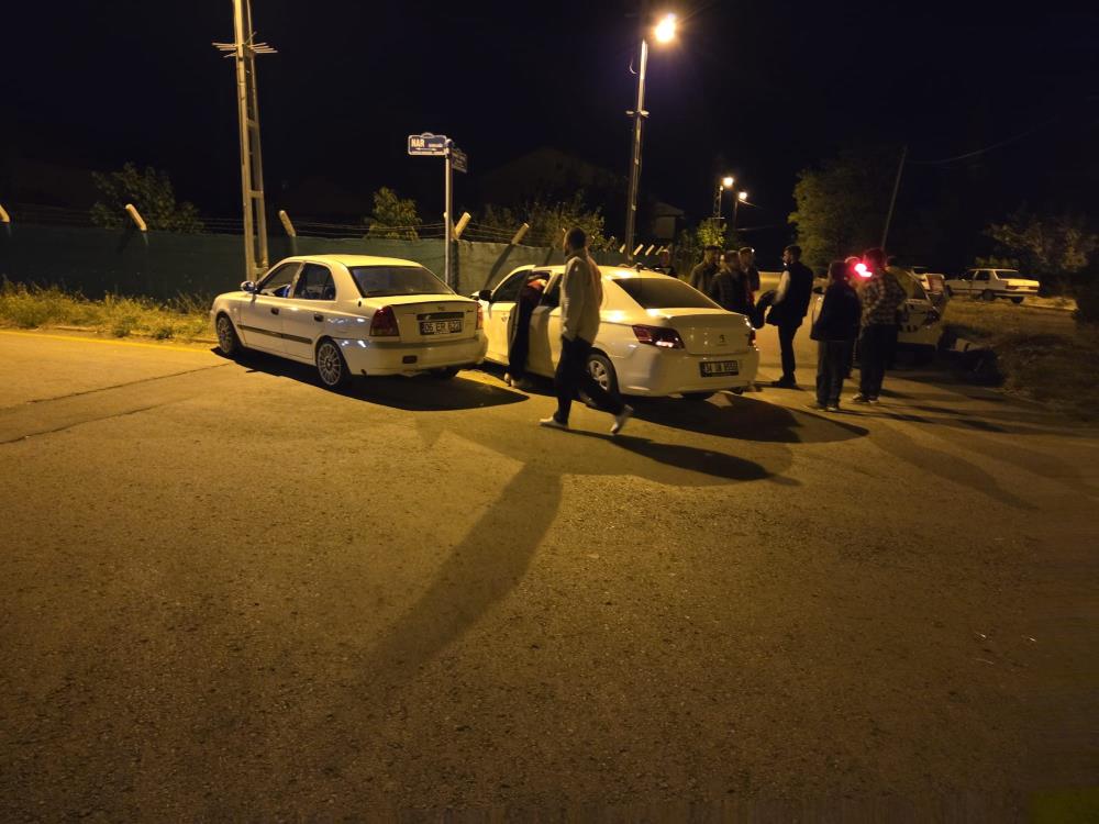 Ankara’da, Iki Otomobil Kafa Kafaya Çarpıştı! (1)
