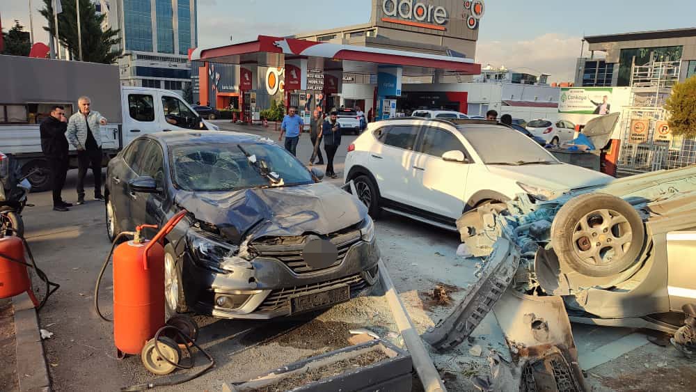Ankara’da, Takla Atan Araç Benzinliğe Girdi! (1)