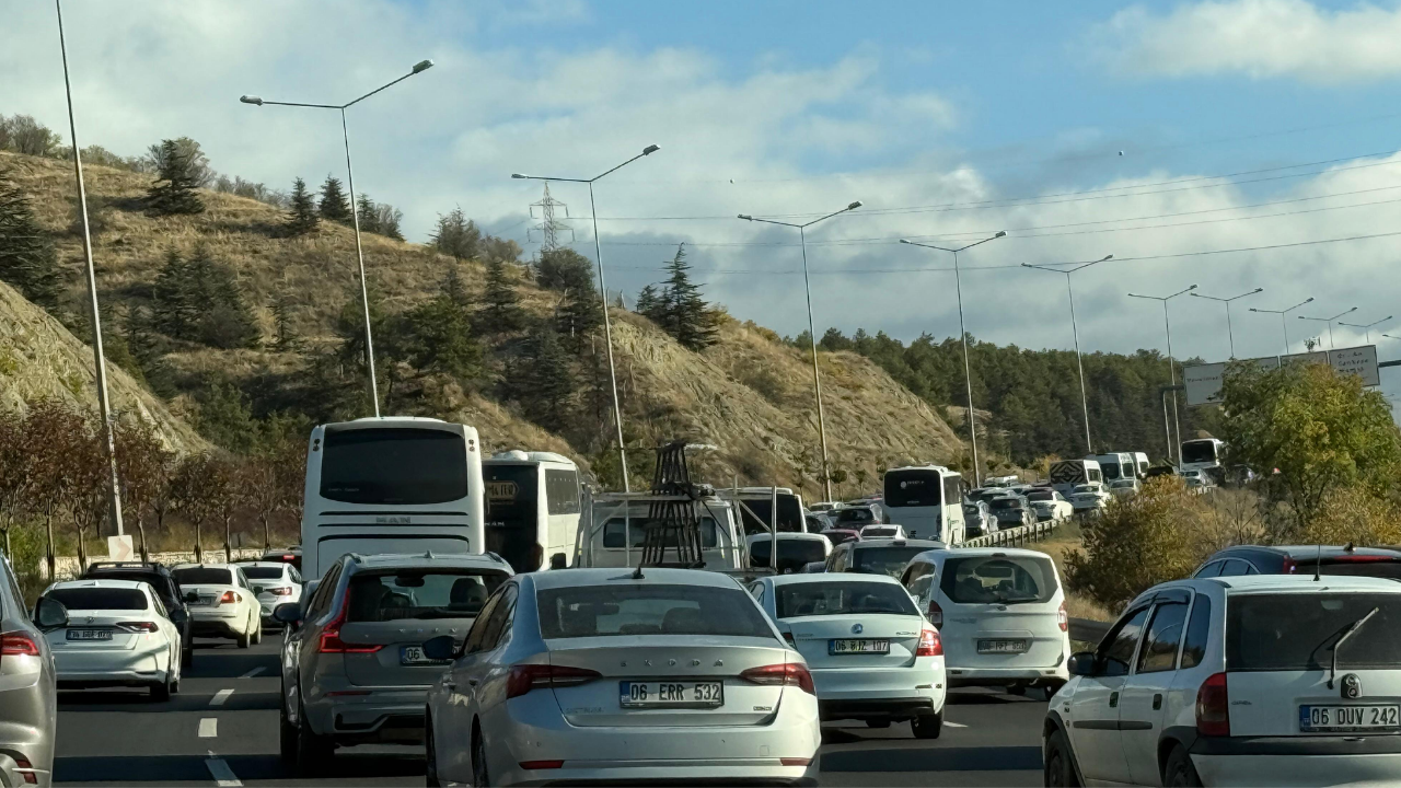 Başkentte Kilometrelerce Araç Kuyruğu Oluştu (1)