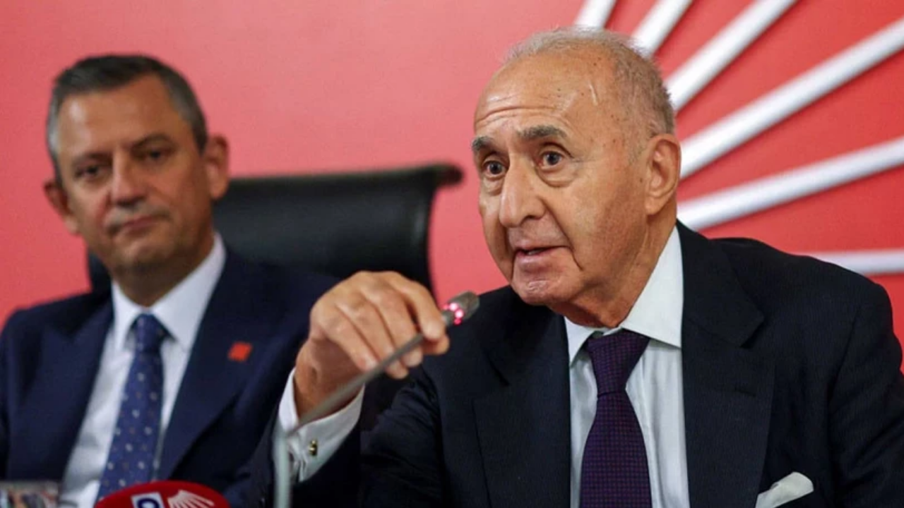 Chp'nin Eski Genel Başkanı Hastaneye Kaldırıldı (1)