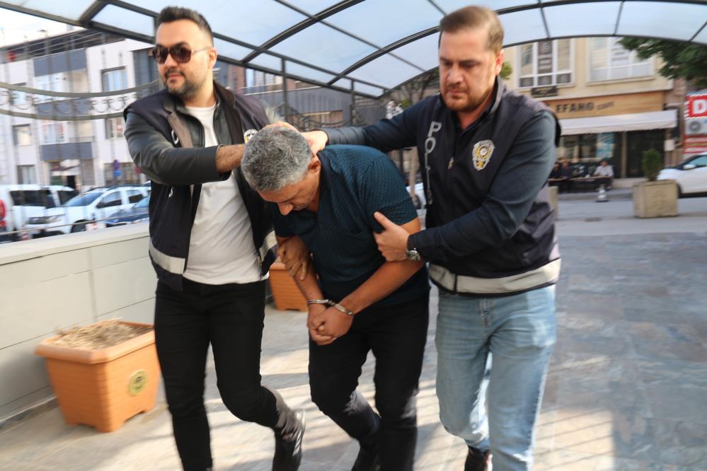 Çocuğunu Tekmeleyen Baba 1