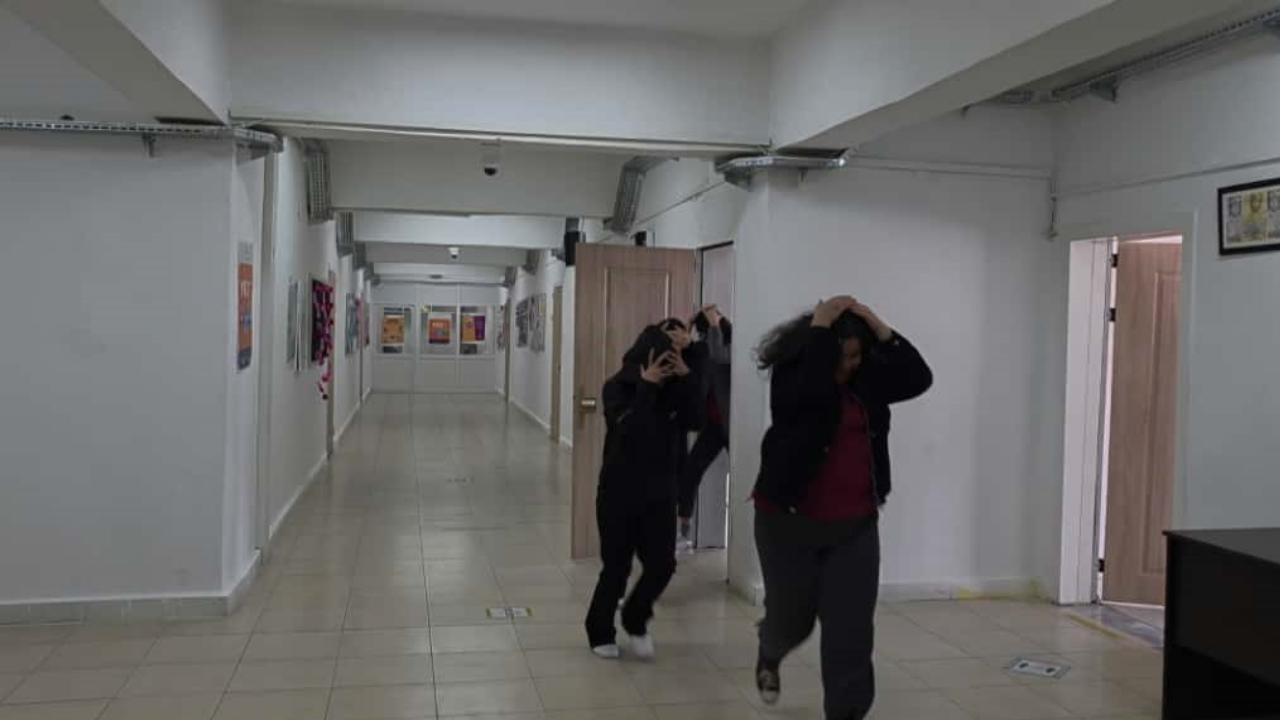 Evren'deki Okullarda Afet Hazırlık Tatbikatı Gerçekleştirildi (1)
