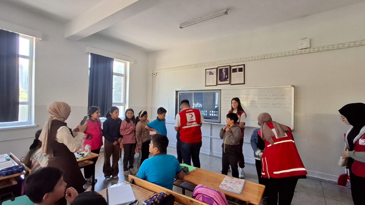 Geleceğin Yardımseverleri Kızılay Ile Tanıştı (2)
