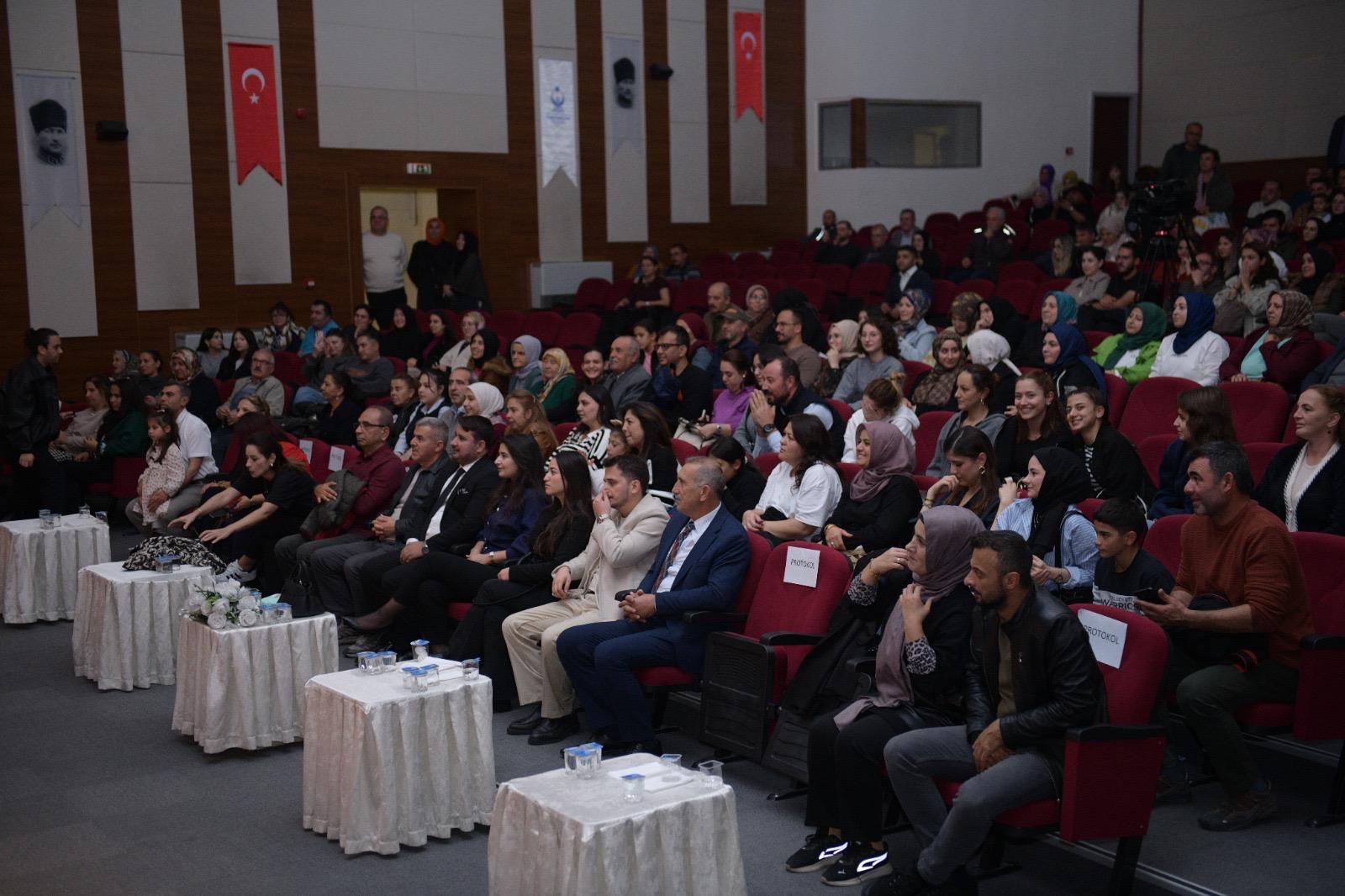 Kahramankazan'da, Kahkaha Dolu Akşam (1)