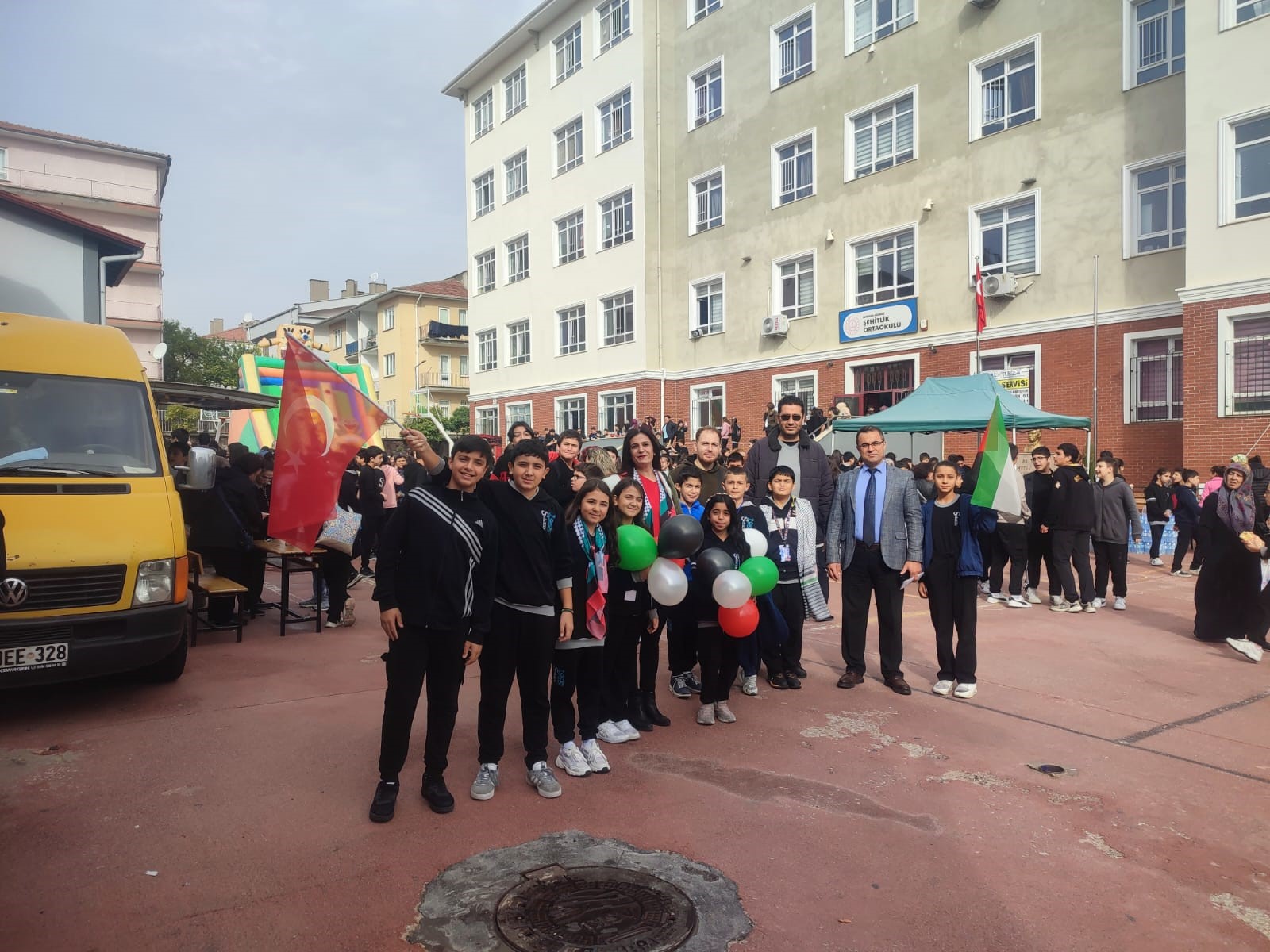 Mamak’ta “Bir Okul, Bin Umut Gazze” Yardım Sergisi Düzenlendi (1)