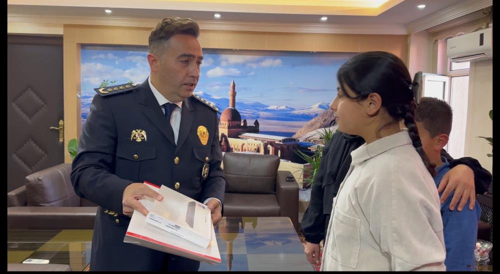 Minik Asmin’in Atatürk Sevgisi Yürekleri Isıttı (2)