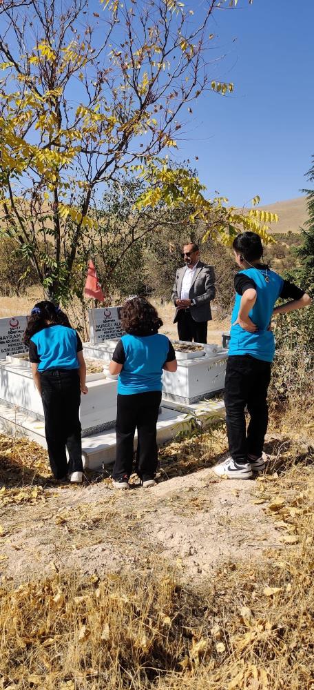 Öğrenciler, Şehit Öğretmenlerini Andı (1)