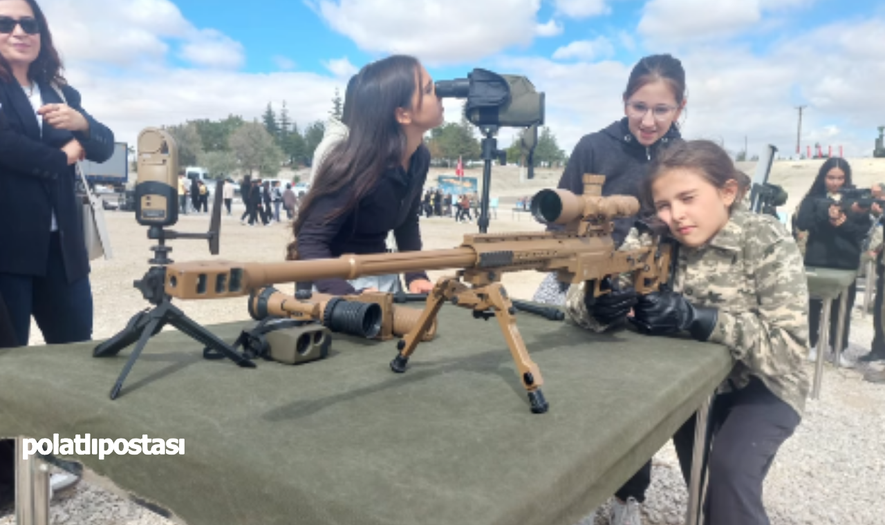Polatlılı Öğrenciler Kışlada En Yeni Tankları Ve Silahları Yakından Incelediler (3)