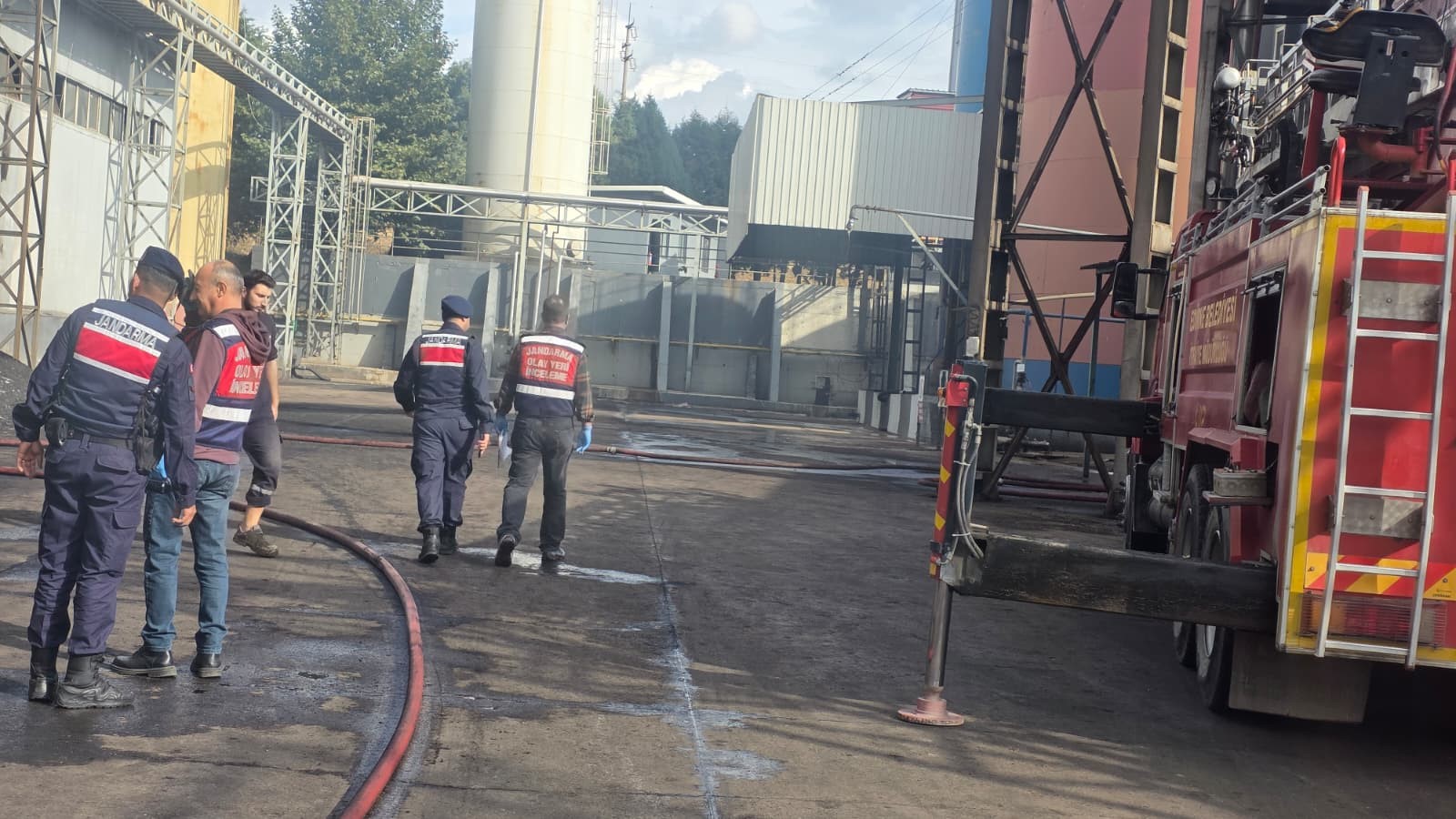 Yağ Fabrikasında Korkutan Patlama! Bir Işçi Yaralandı (2)