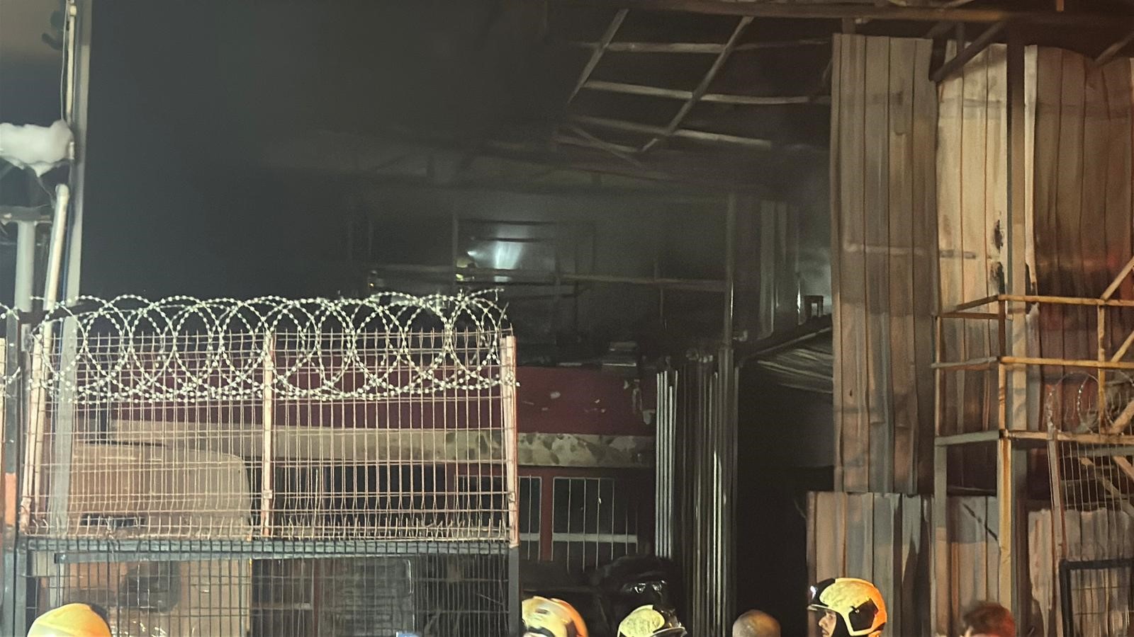 Yenimahalle’de Oto Tamirhanesinde Korkutan Yangın (2)