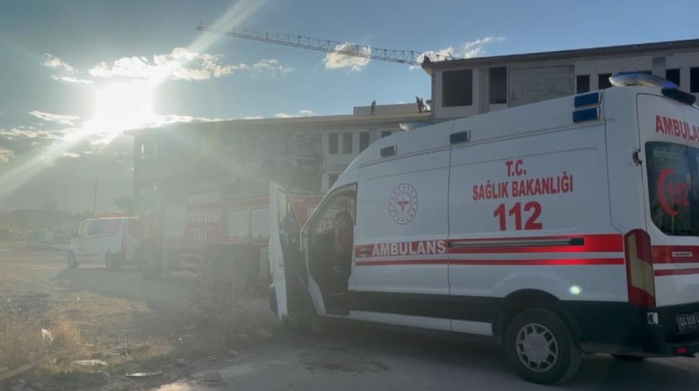 Yevmiyelerini Alamayan Işçiler Çatıya Çıktı! (1)